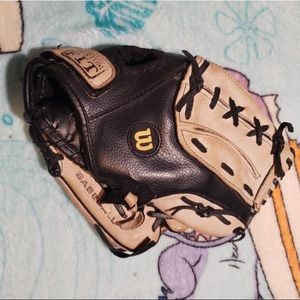 Wilson Baseball Glove (Signed by Chris Davis)